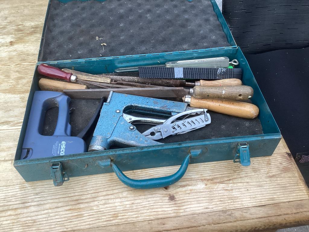 Diverse gereedschappen in metalen kist - Garage opruiming, Ophalen of Verzenden, Gebruikt