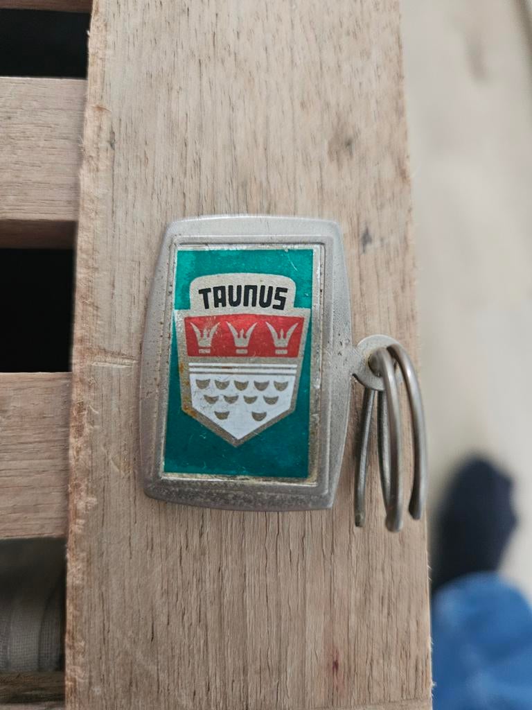 Taunus auto sleutelhanger, Verzamelen, Ophalen of Verzenden, Auto's