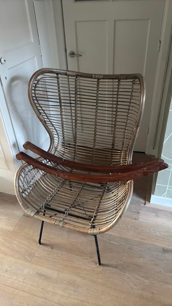 Rattan loungestoel (schommel), Huis en Inrichting, Fauteuils, Ophalen of Verzenden, Zo goed als nieuw