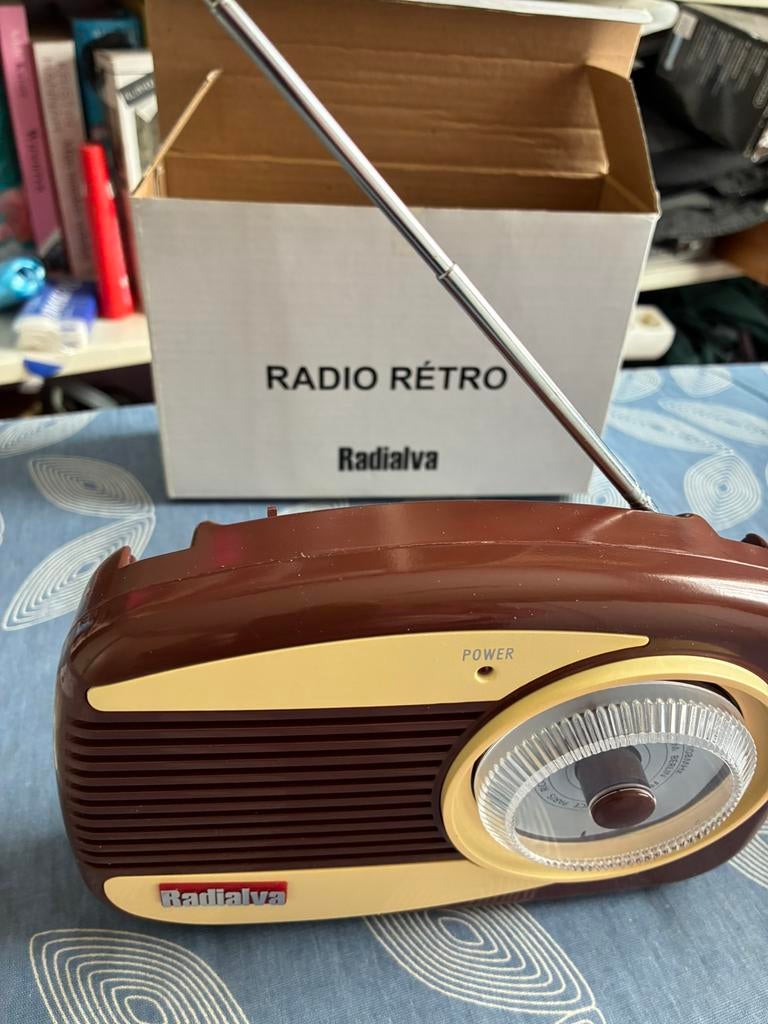 Nieuwe retro radio op batterijen, Ophalen, Nieuw