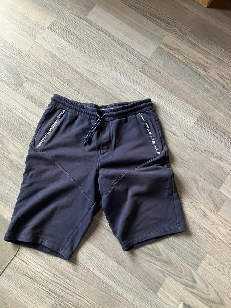 Leuke Bermuda mt 176 Beyond the limits koopje, Ophalen of Verzenden, Zo goed als nieuw