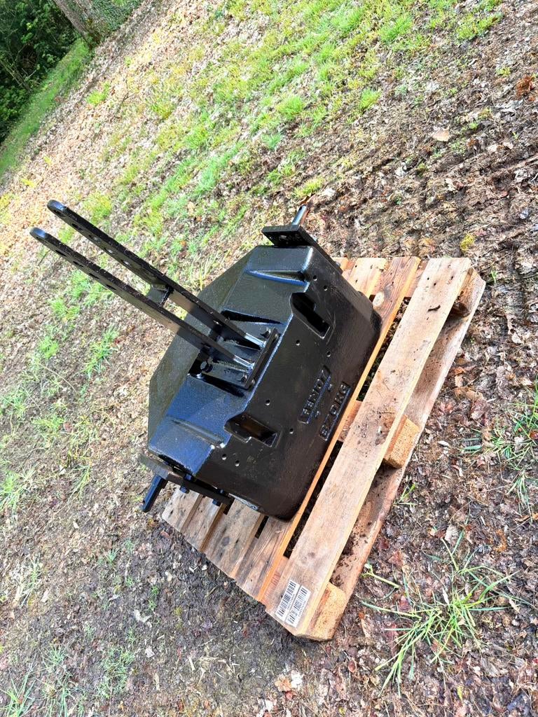 Fendt front gewicht 870kg, Ophalen, Zo goed als nieuw, Hout