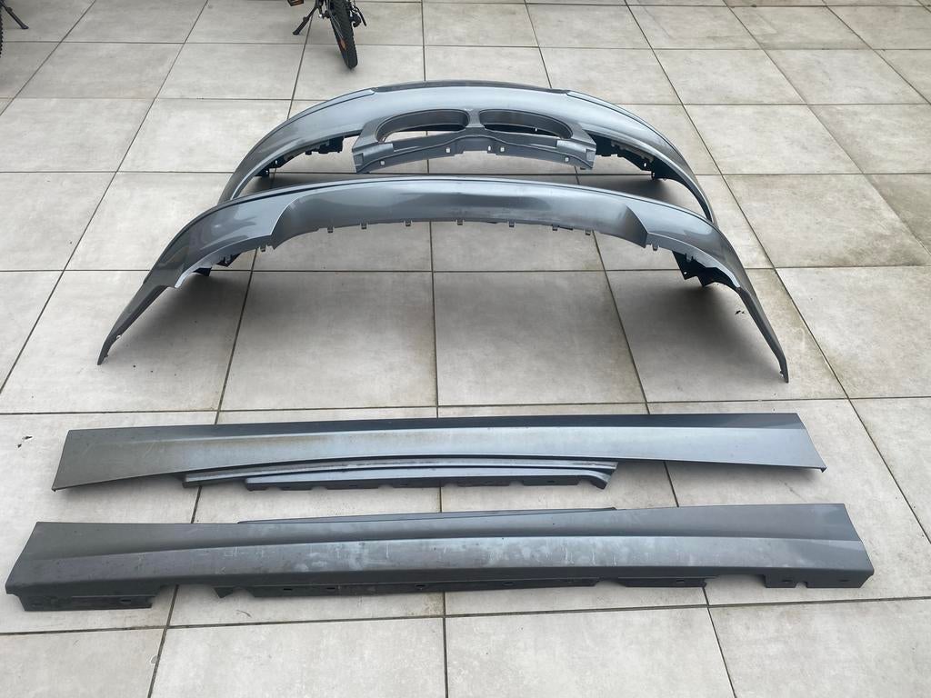 BMW E81 Spacegrau Bumper Set Voor en Achter met Zijskirts, Ophalen, Gebruikt, Voor, Bumper