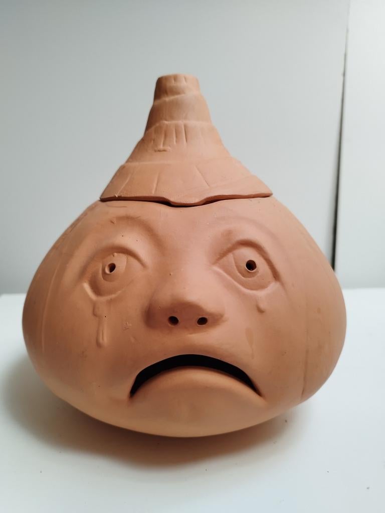 Vintage 80s Terracotta huilende uienpot knoflook pot gezicht, Antiek en Kunst, Verzenden