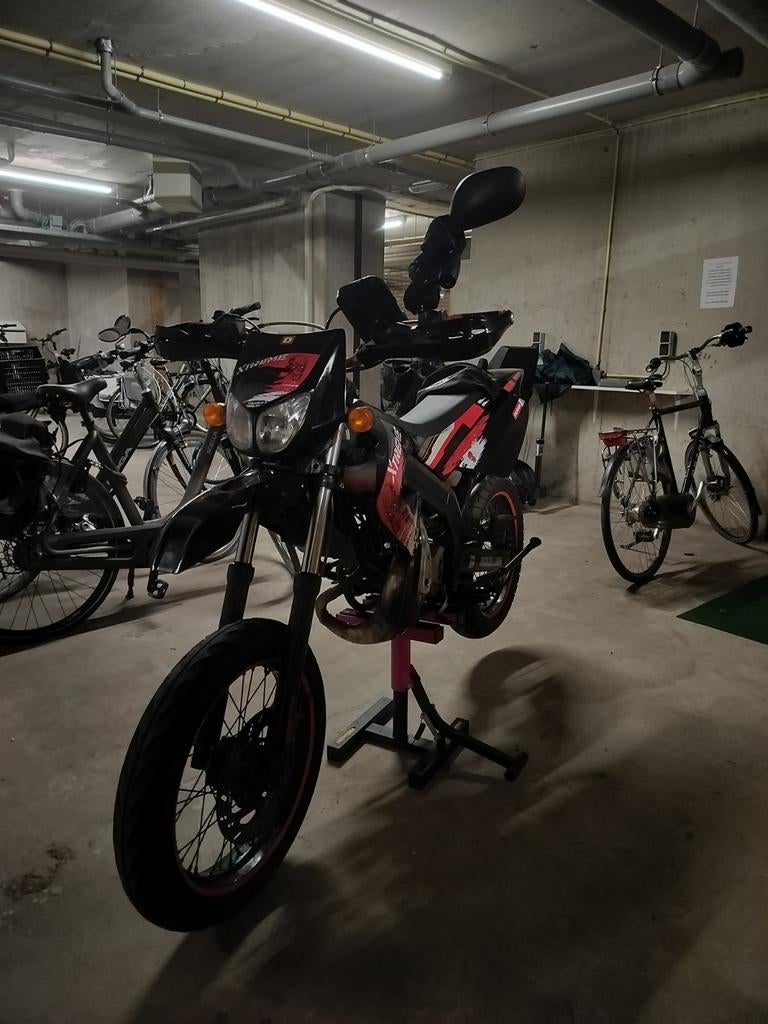 Tekoop zeer nette derbi senda sm 2008, Fietsen en Brommers, Brommers | Derbi, Ophalen, 6 versnellingen, Gebruikt, Maximaal 45 km/u