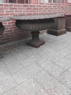 Gietijzeren bloemenvaas op sokkel, Ophalen, Gebruikt, Rond, Metaal