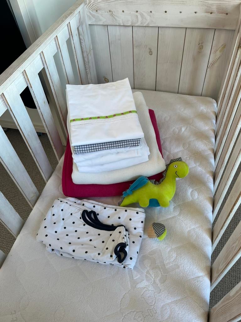 Ledikantje en kinderstoel, Kinderen en Baby's, Babywiegjes en Ledikanten, Ophalen of Verzenden, Gebruikt, Ledikant