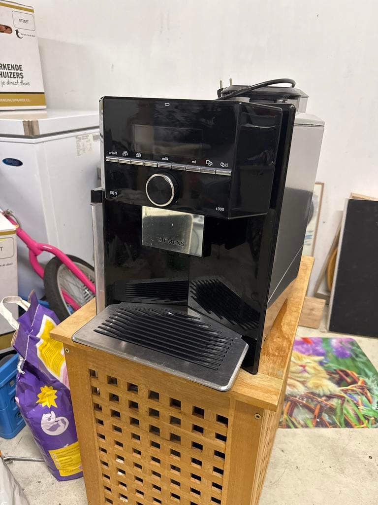 Siemens EQ.9 s300 koffiezetapparaat, Ophalen, Afneembaar waterreservoir, Gebruikt, Koffiemachine