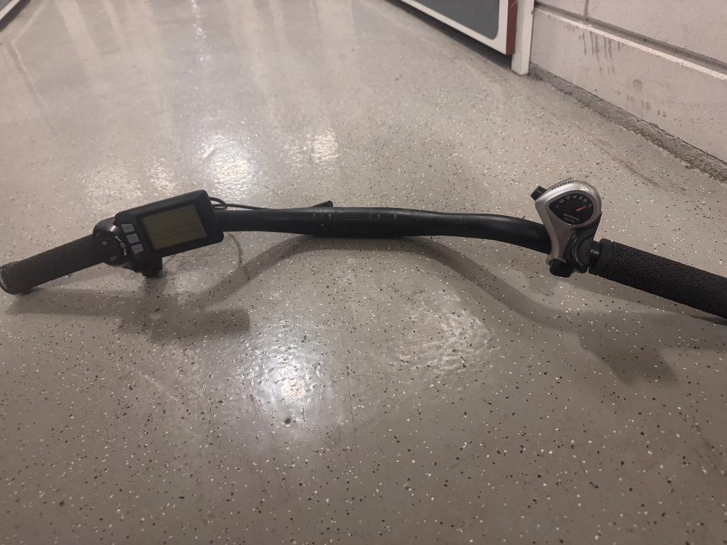 Fatbike  stuur compleet met display, schakelaar  en zo, Fietsen en Brommers, Fietsaccessoires | Fietscomputers, Ophalen of Verzenden