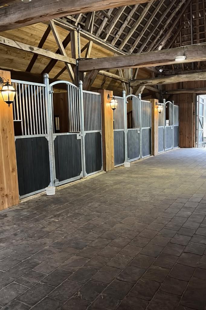 Vakantiestalling voor paarden en pony’s, Dieren en Toebehoren, Stalling en Weidegang, Opfok, Stalling, Weidegang, Toebehoren, 2 of 3 paarden of pony's