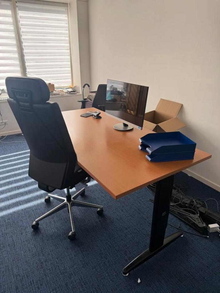 In hoogte verstelbaar bureau, Huis en Inrichting, Bureaus, Gebruikt, In hoogte verstelbaar, Ophalen