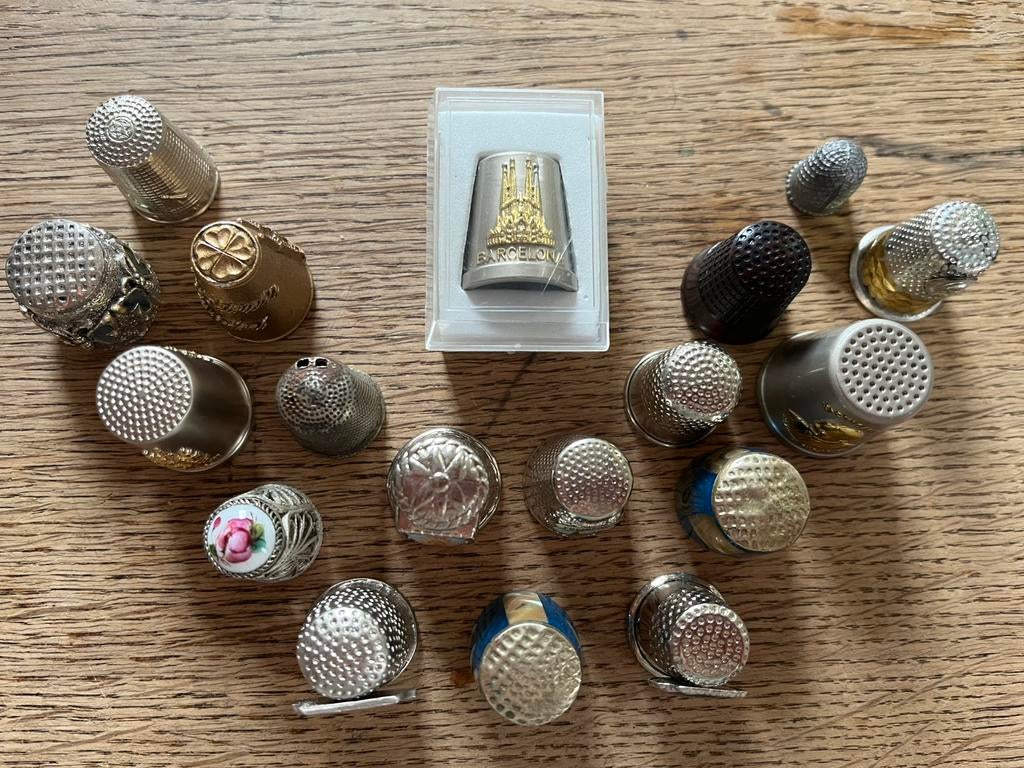 Collectie metalen vingerhoedjes, Verzamelen, Vingerhoedjes, Ophalen of Verzenden, Zo goed als nieuw