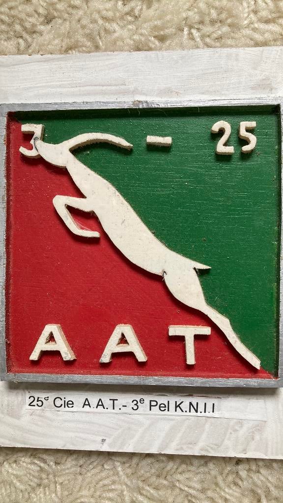 KNIL 25e Compagnie A.A.T. 3e Peleton, Ophalen of Verzenden, Landmacht, Nederland, Embleem of Badge