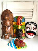 Vier vintage maskers hout en papier mache, Ophalen