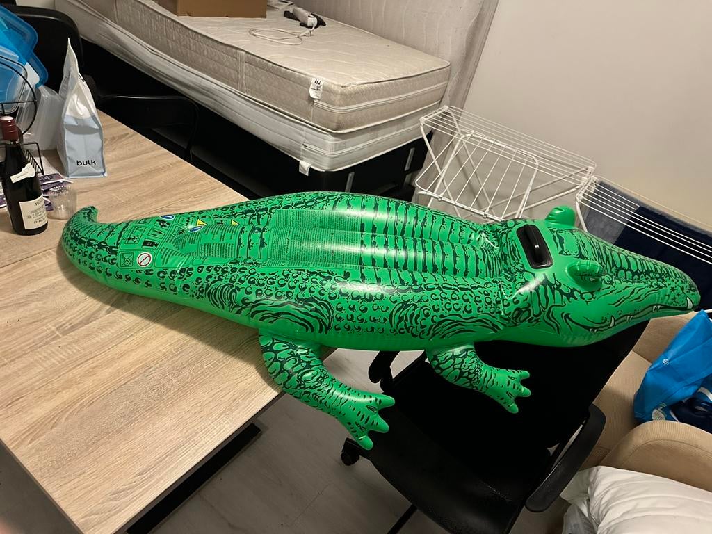 Grote opblaasbare krokodil voor zwembad of strand, Ophalen of Verzenden, Zo goed als nieuw