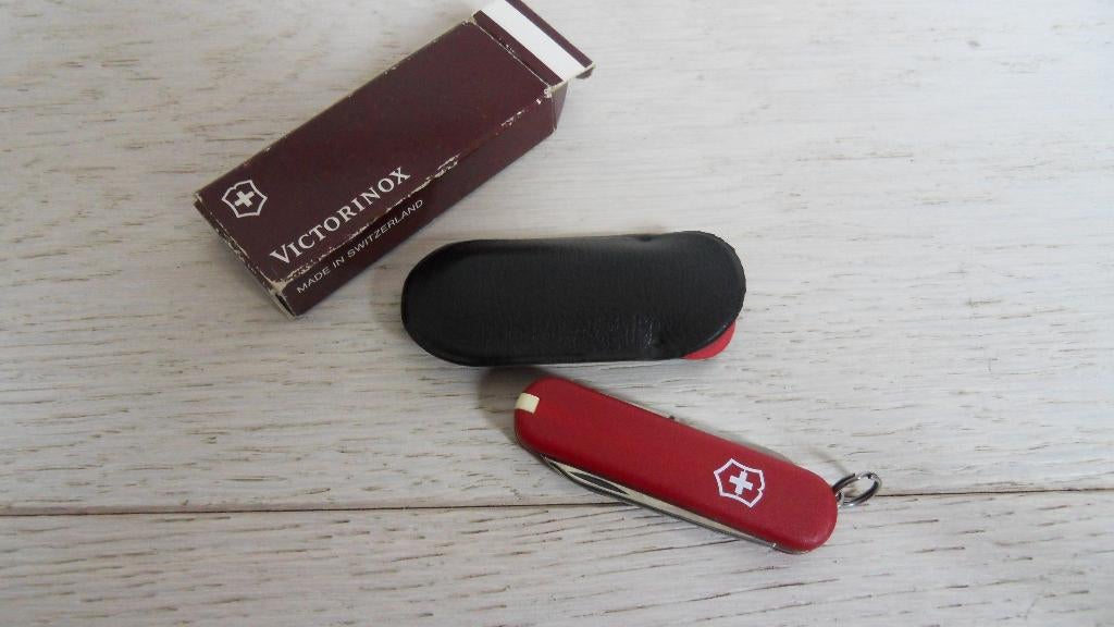 Victorinox vintage klein zakmes in doos en etui, Verzamelen, Ophalen of Verzenden, Landmacht, Overige gebieden, Mes of Dolk