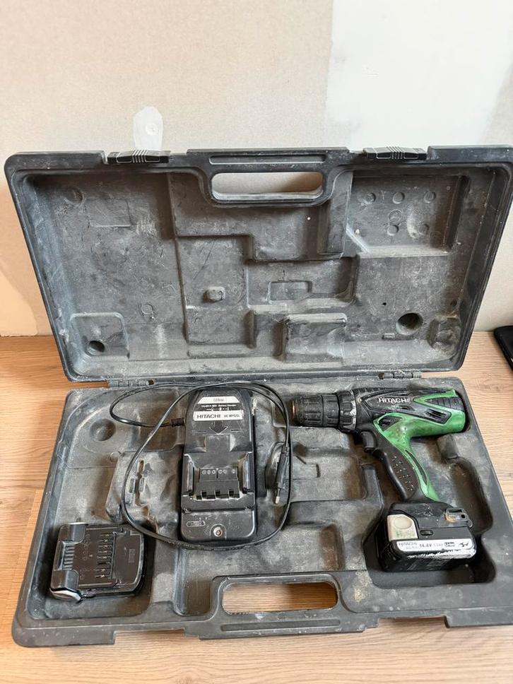 Hitachi Accuboormachine met 2 accu's (werkt in LOW stand), Doe-het-zelf en Verbouw, Gereedschap | Boormachines, Gebruikt, Boor- en Schroefmachine