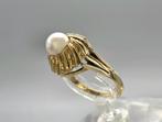 Gouden Vintage design ring met parel. 2026/212.