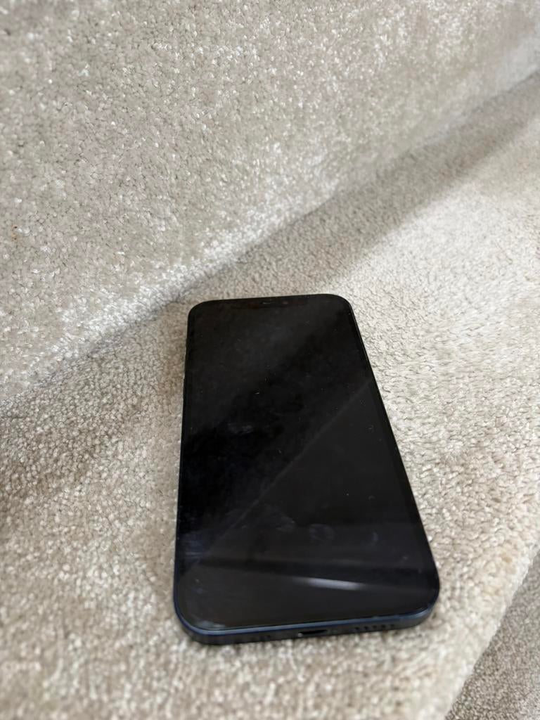 Nette iPhone 11 zwart met oplader, 83 %, Gebruikt, Zwart, 64 GB