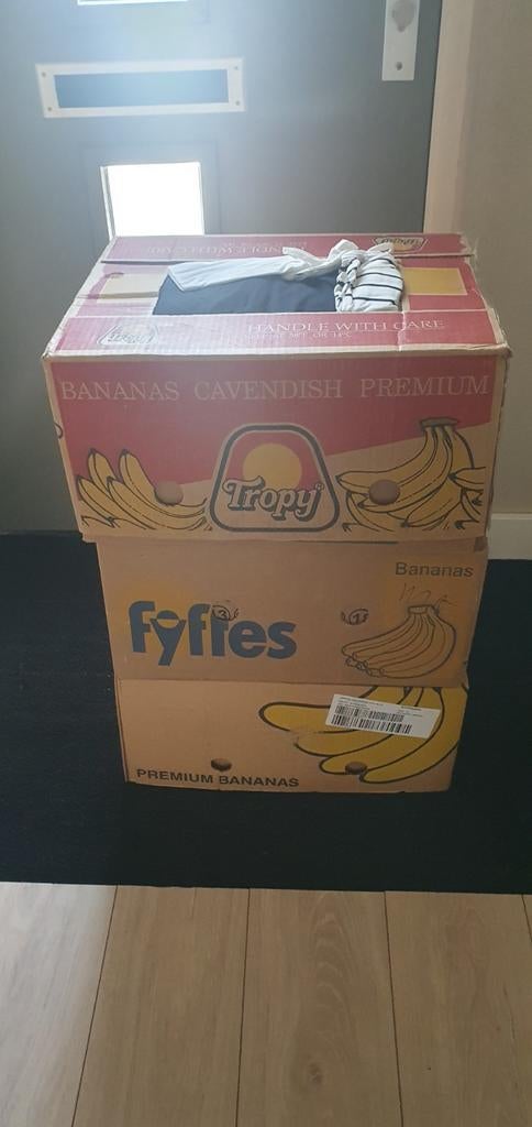 Drie bananen dozen kleding, Ophalen of Verzenden, Minder dan 40 cm, Doos, Minder dan 35 cm