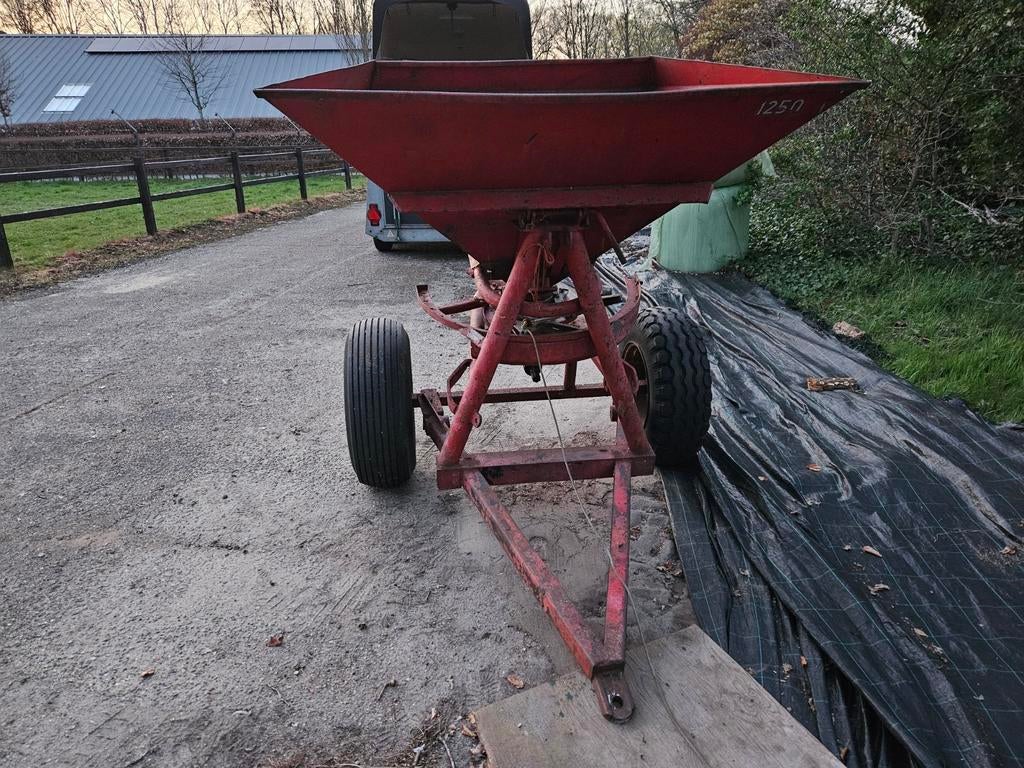 Kunstmeststrooier, Ophalen, Tuinaarde