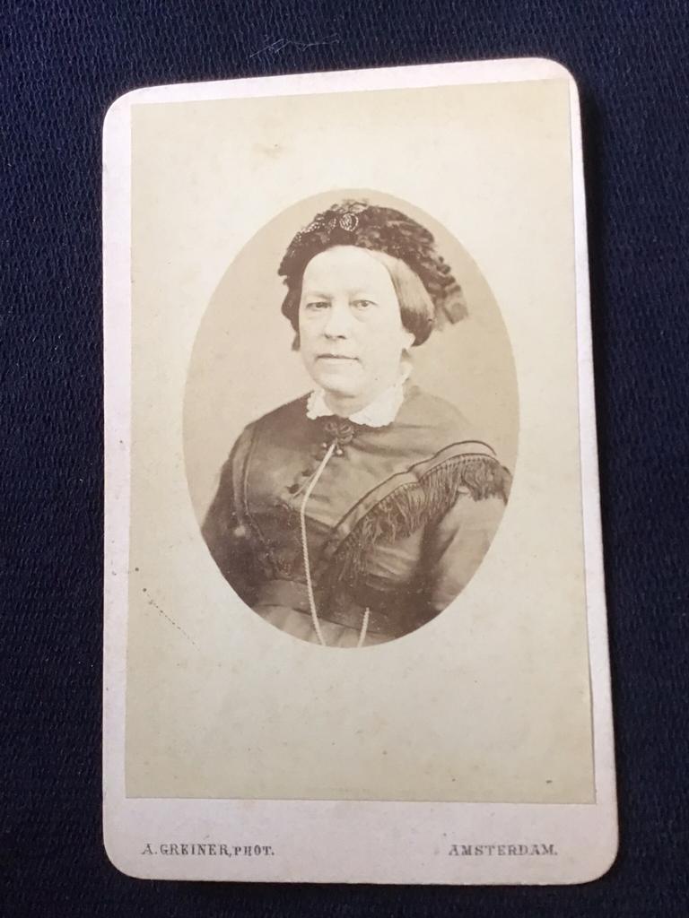 CDV, Vrouw, ALBERT GREINER, AMSTERDAM, Carte de Visite, Ophalen of Verzenden, Voor 1940, Gebruikt, Foto