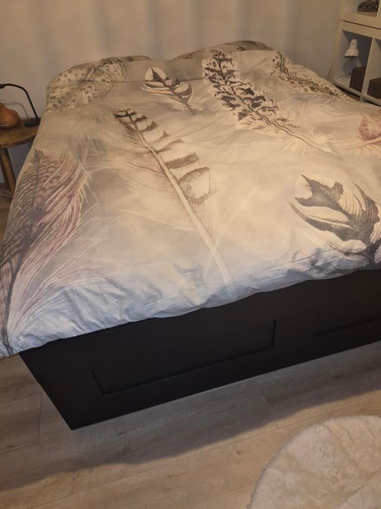 Brimnes bed zwart 160 breed, Huis en Inrichting, Slaapkamer | Bedden, Zwart, Tweepersoons, Ophalen of Verzenden, Zo goed als nieuw
