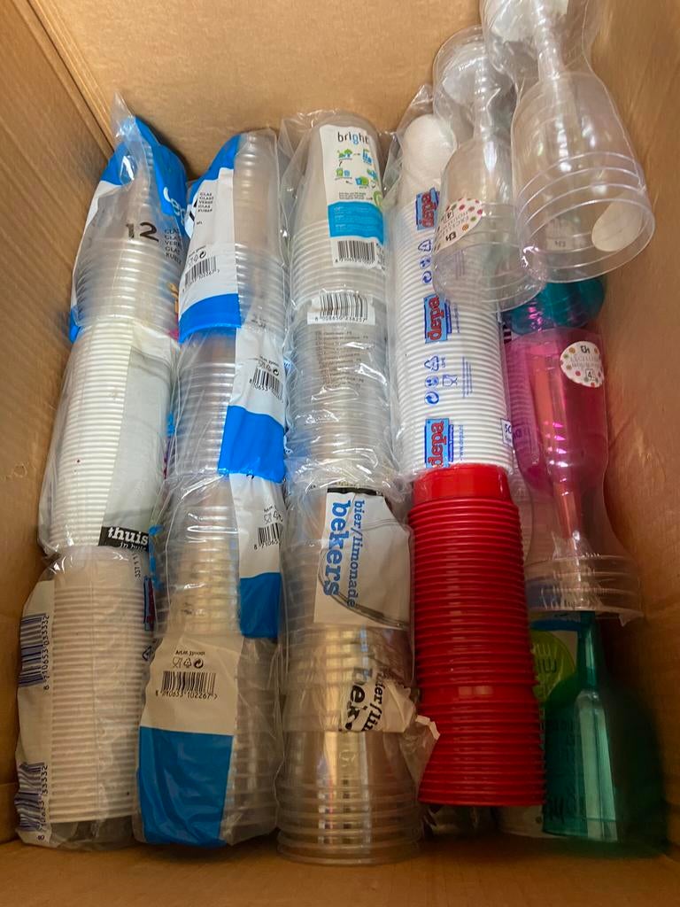 Plastic bestek borden en bekers disposable lepels vorken, Ophalen of Verzenden, Zo goed als nieuw, Kunststof