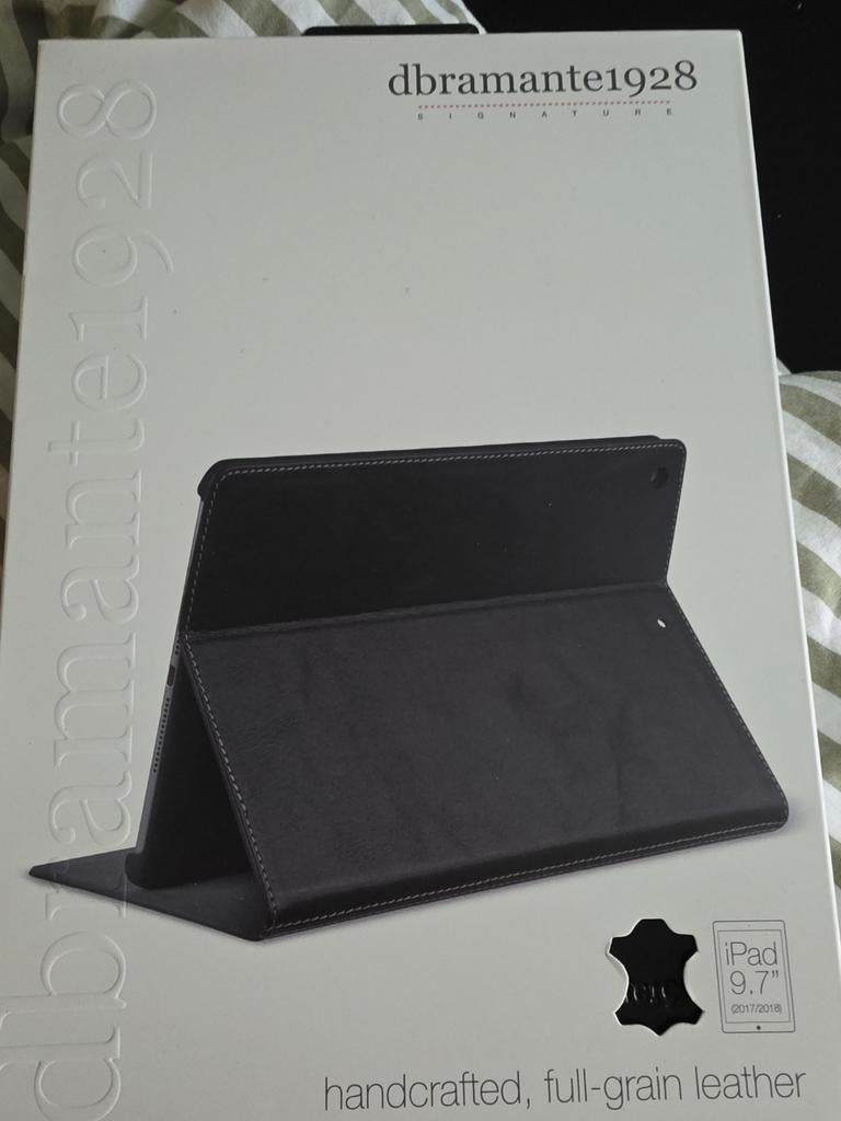 Dbramante1928 Leren Hoesje Houder voor iPad 9.7" (2017/2018), Ophalen