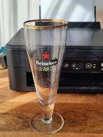 2 Vintage Heineken bier glazen op voet 22 cm hoog, Ophalen of Verzenden