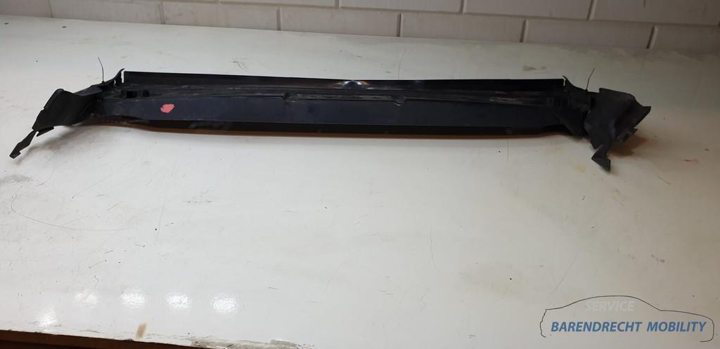 Slotplaat Mercedes W164 ML Klasse voorfront A1645001516 orig