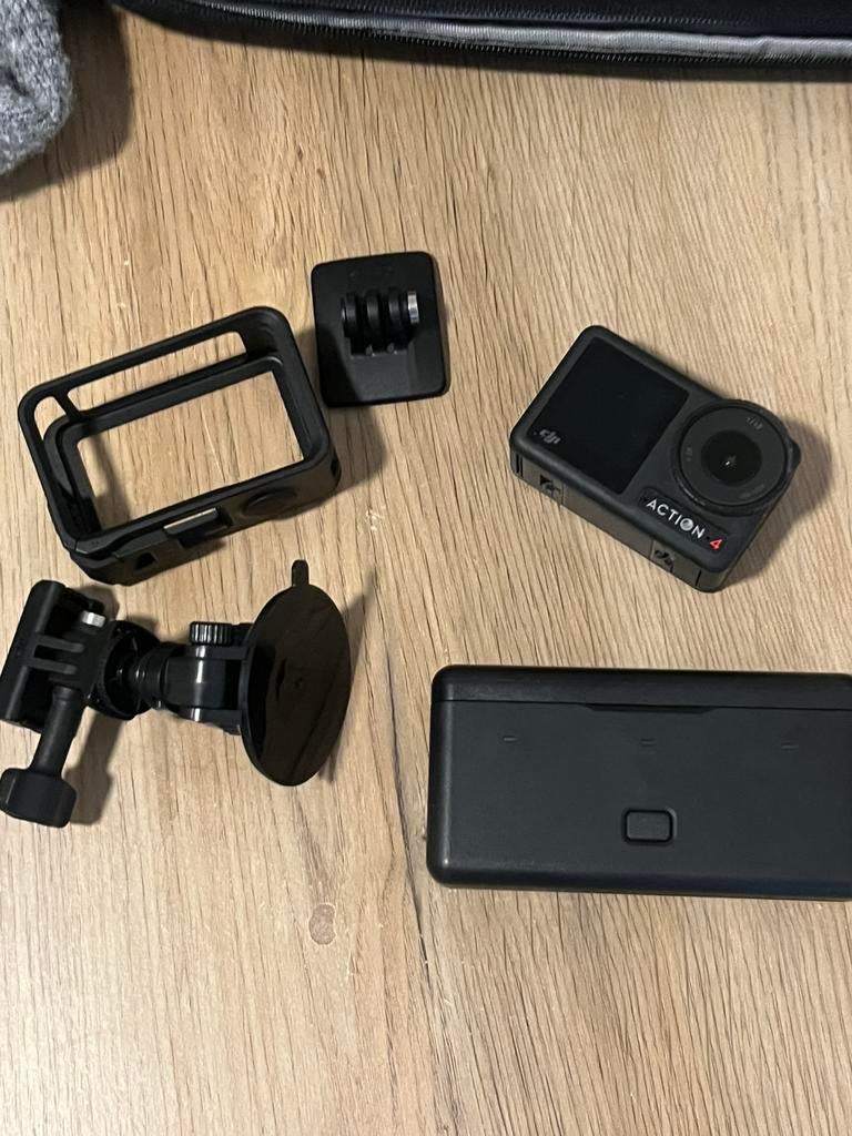 Dji osmo action 4 met 2 extra batterijen en mounts, Ophalen of Verzenden, Zo goed als nieuw, Overige merken
