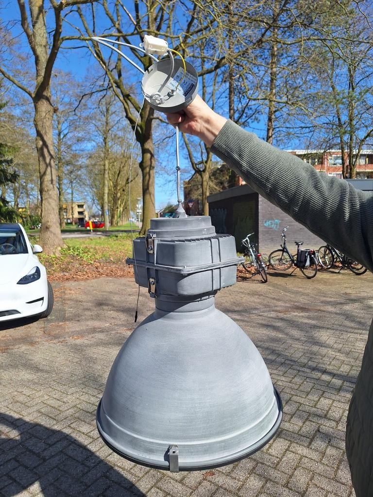 Grote industriële lamp - Stoer en functioneel design, Gebruikt, 50 tot 75 cm, Ophalen of Verzenden, Metaal