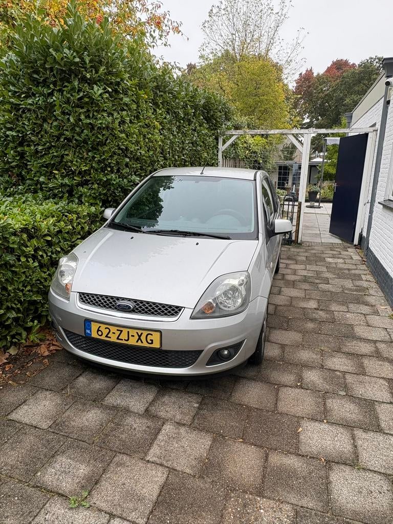 Ford Fiësta 1.3 8V 3DR 2008 Grijs, Auto's, 1299 cc, 40 €/maand, 4 cilinders, Origineel Nederlands