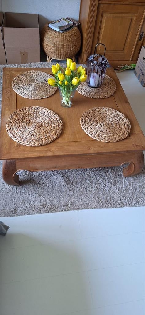 Houten salontafel met sierlijke poten, Huis en Inrichting, Tafels | Salontafels, Ophalen, Gebruikt, 50 tot 100 cm, Vierkant