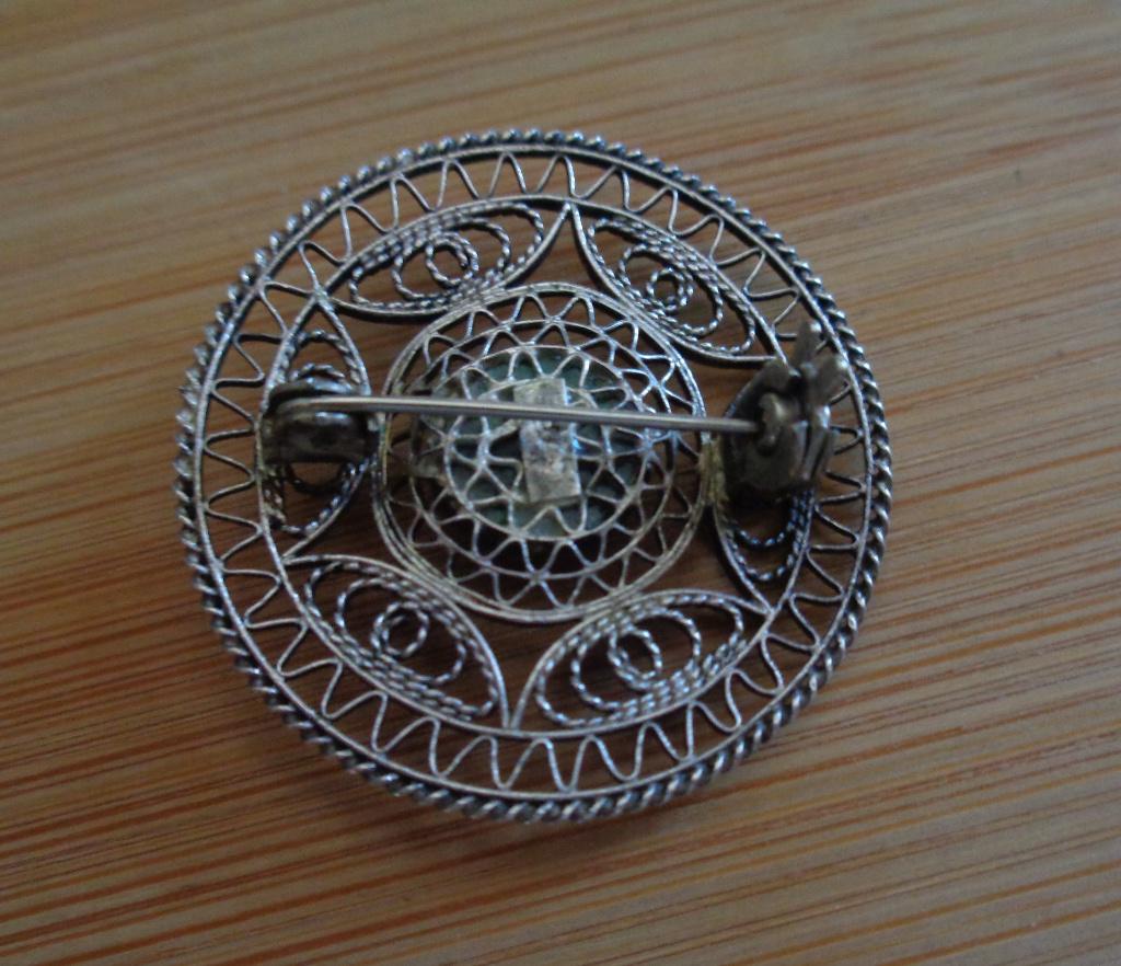 Zilveren filigrain broche met groen mineraal steen [482], Verzenden, Minder dan 4 cm, Zo goed als nieuw, Zilver