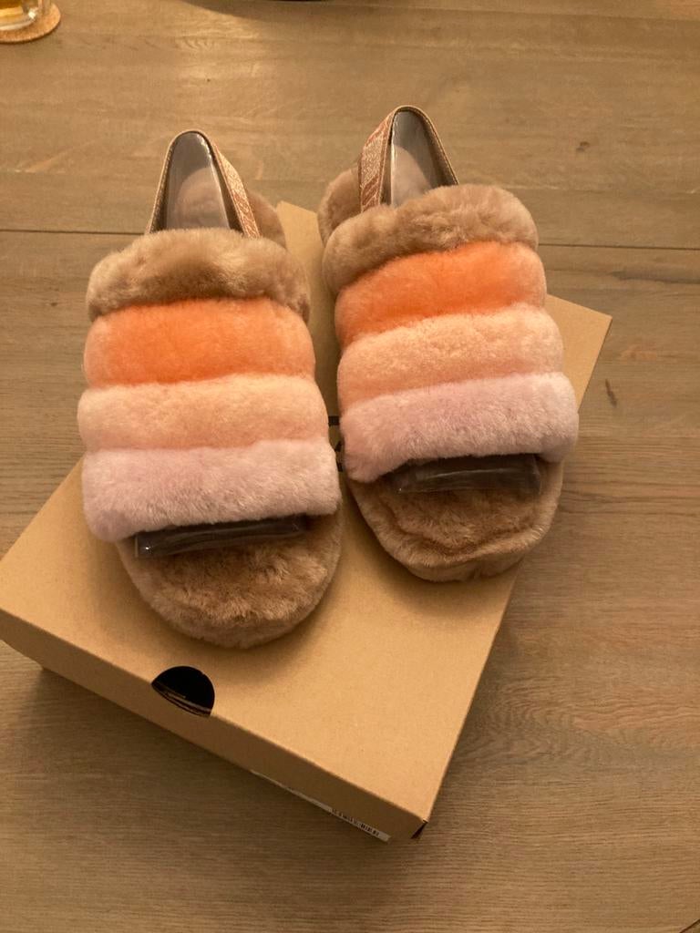 Nieuw in doos, Ugg sloffen pantoffels Fluff Yeah Slide 39, Kleding | Dames, Schoenen, Ophalen of Verzenden, Nieuw, Pantoffels of Sloffen