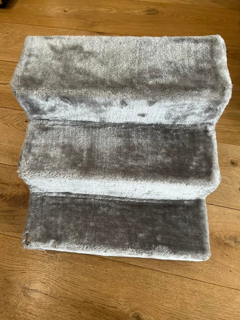 Mooie stoffen Hondentrapje (s) zo goed als nieuw!, Dieren en Toebehoren, Honden-accessoires, Ophalen, Zo goed als nieuw