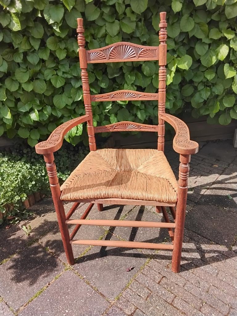 Antieke eiken stoel biezen zitting en houtsnijwerk, Antiek en Kunst, Ophalen