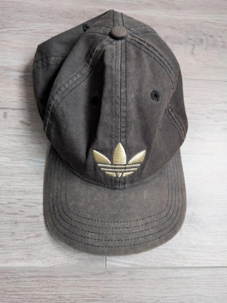 Adidas pet - Donkergrijs met gouden logo, Adidas, Pet, Gedragen, One size fits all
