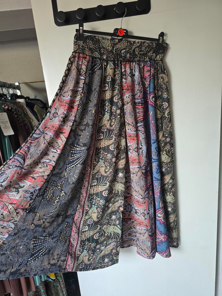 Ibiza broek nieuw gold silver, Kleding | Dames, Ophalen of Verzenden, Nieuw, Overige kleuren, Lang
