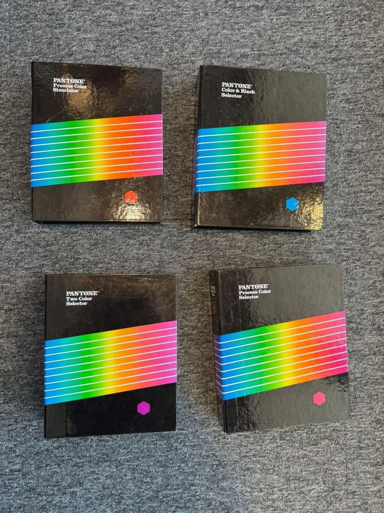 Pantone The Plus Serieus Color Guide Books Selector, Boeken, Ophalen of Verzenden, Gelezen, Overige onderwerpen, Pantone