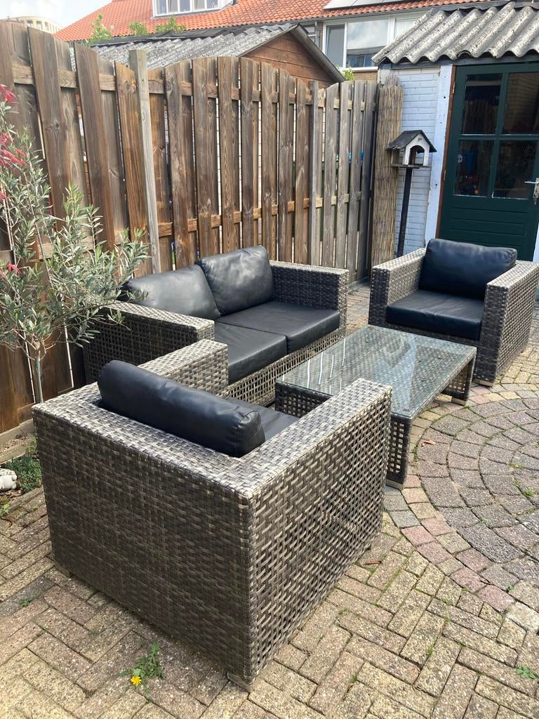Tuinset met zwarte kunstlederen kussens en glazen tafel, Tuin en Terras, Ophalen, Gebruikt, 3 zitplaatsen, Wicker