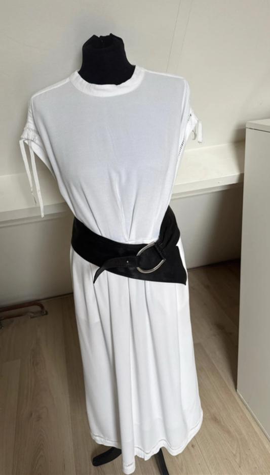 Prachtige jurk van Notus du Nord in maat 36., Ophalen of Verzenden, Zo goed als nieuw, Maat 36 (S), Onder de knie