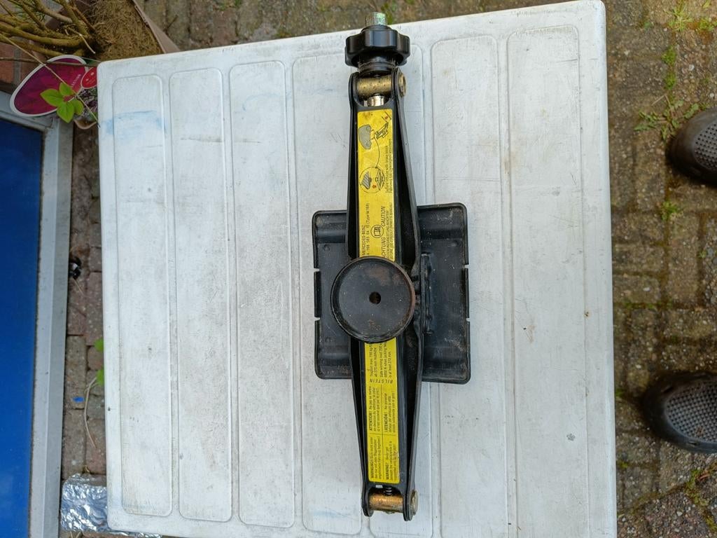 Originele Mercedes W168 schaarkrik, Ophalen