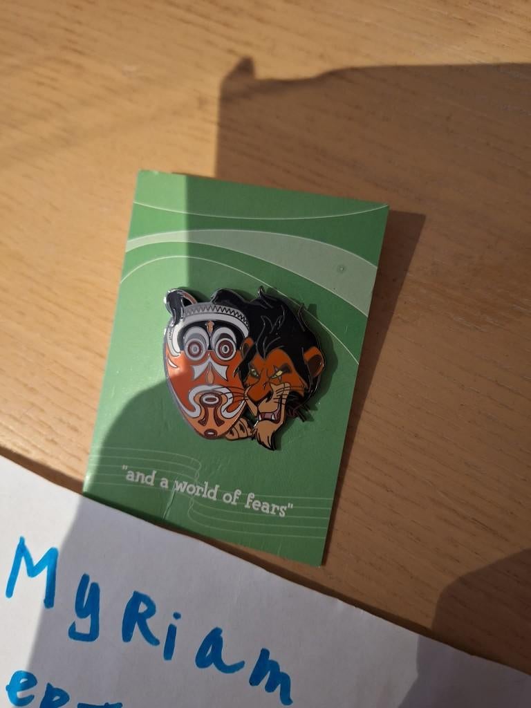 Disney Small World Scar And a World of Fears pin, Verzamelen, Ophalen of Verzenden, Overige figuren, Zo goed als nieuw, Beeldje of Figuurtje
