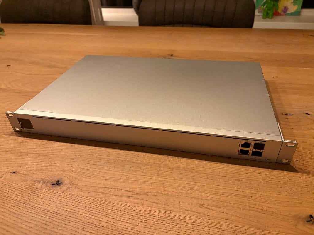 Ubiquiti UniFi UXG Pro Gateway Router, Computers en Software, Routers en Modems, Ophalen, Zo goed als nieuw, Router