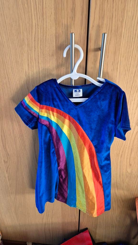 K3 regenboogjurkje Maat 116, Kinderen en Baby's, Carnavalskleding en Verkleedspullen, Ophalen of Verzenden