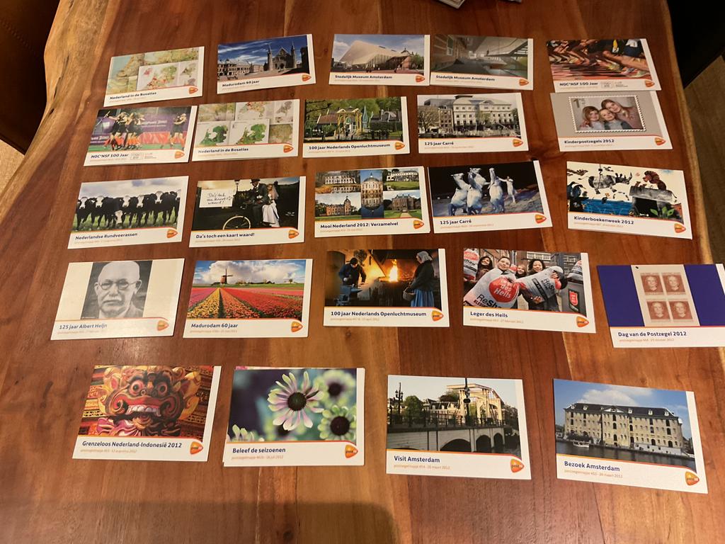 Nederlandse postzegel mapjes, Verzenden