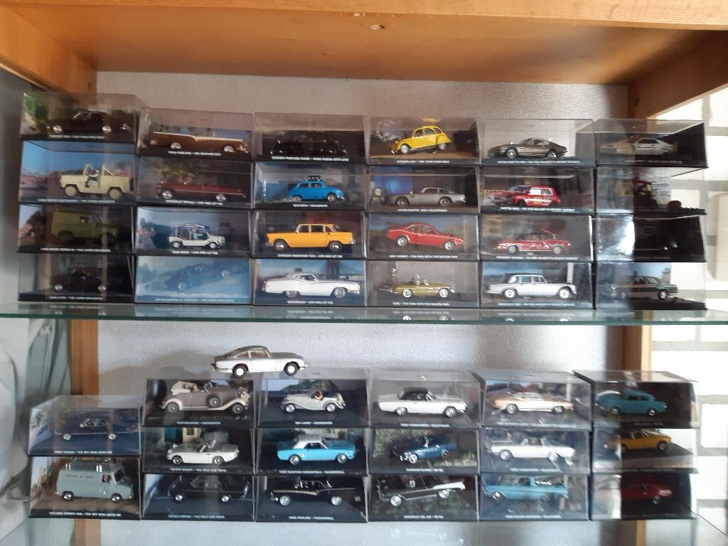42 modelautos van james bond, Hobby en Vrije tijd, Modelauto's | 1:43, Ophalen of Verzenden, Zo goed als nieuw, Auto, Overige merken